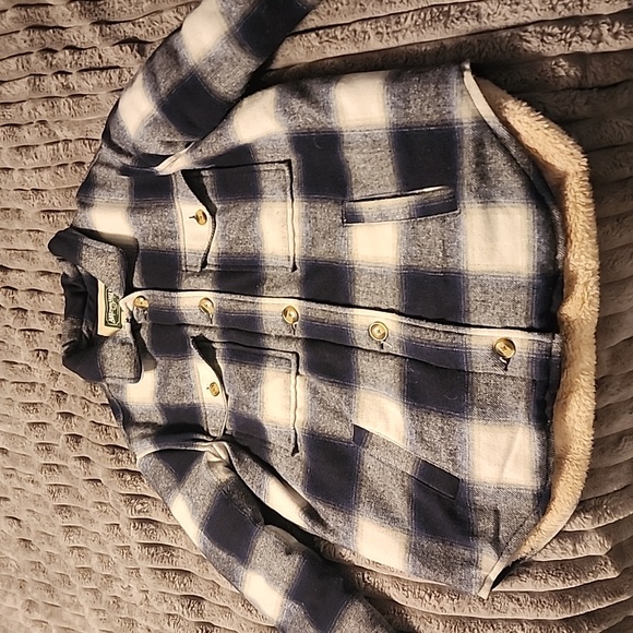 AE Shacket - Picture 1 of 4